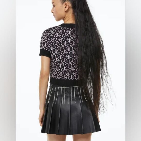 🔸️NWT H&M Divided Black & Pink Short Sleeve Cropped Sweater - Picture 2 of 16